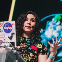 Una Kravets